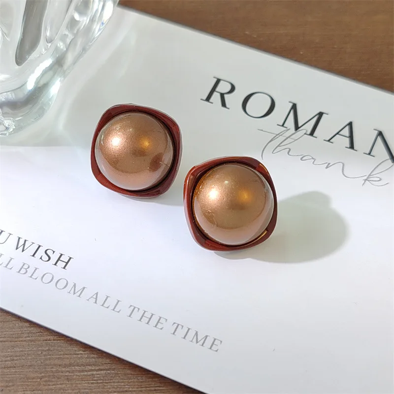 

Autumn And Winter Vintage Simple Square Imitation Pearl Stud Earrings For Women Fashion Sweet Metal Jewelry Accessories Gifts