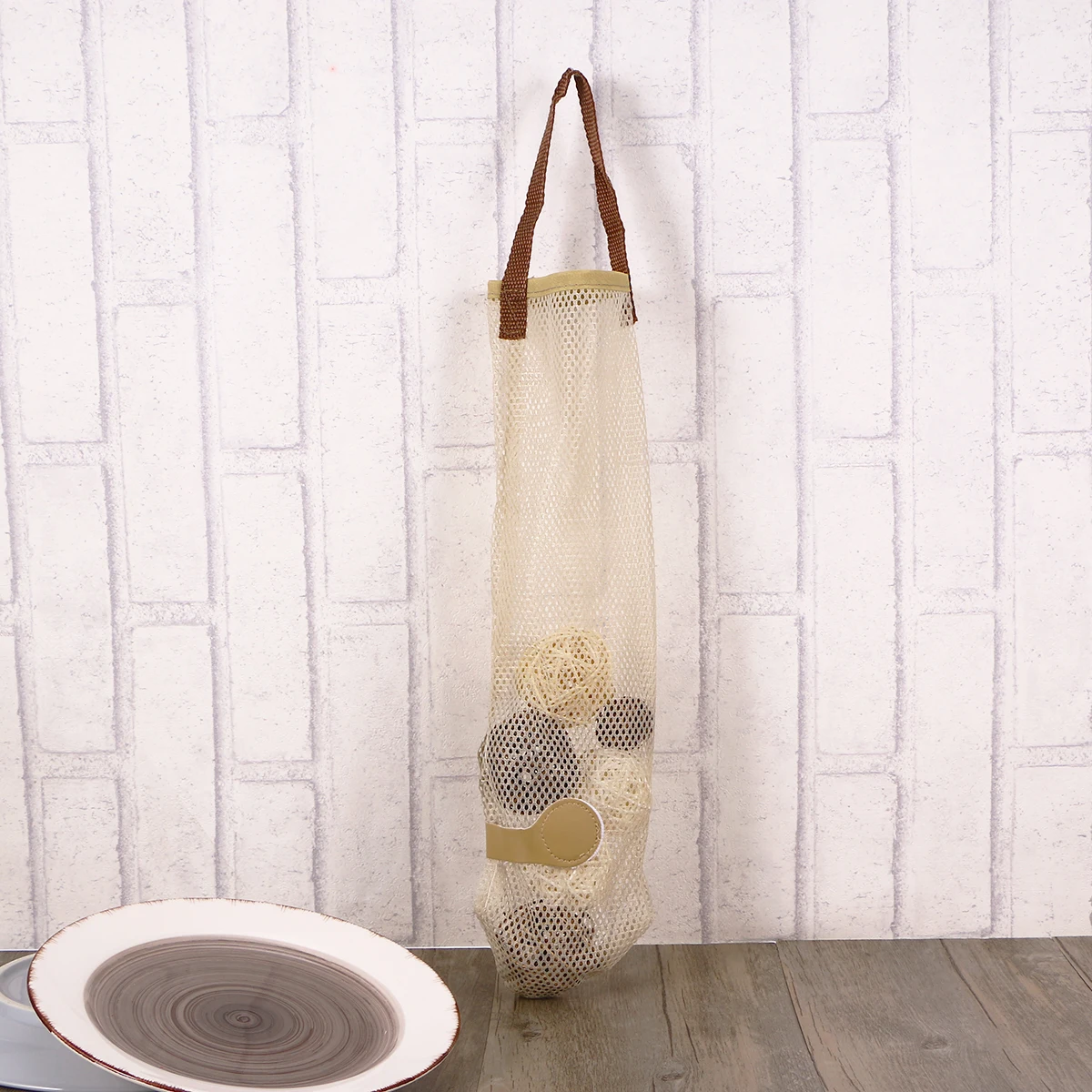 

Kitchen Hanging Bag White Polyester Mesh Storage Organizer for Potatoes Onions Fruits Wall Mounted Dispenser Bag for Neat