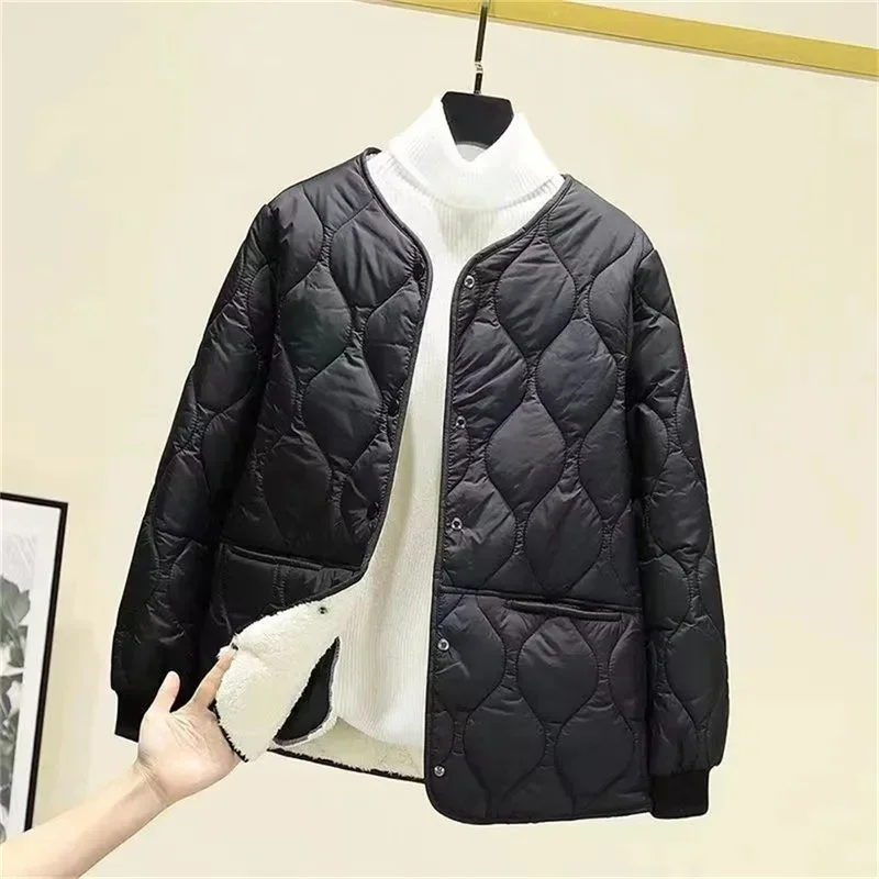 

Утепленная женская куртка на хлопковой подкладке, осень-зима 2026, новая свободная легкая верхняя одежда в корейском стиле, черная, для среднего возраста, с круглым вырезом