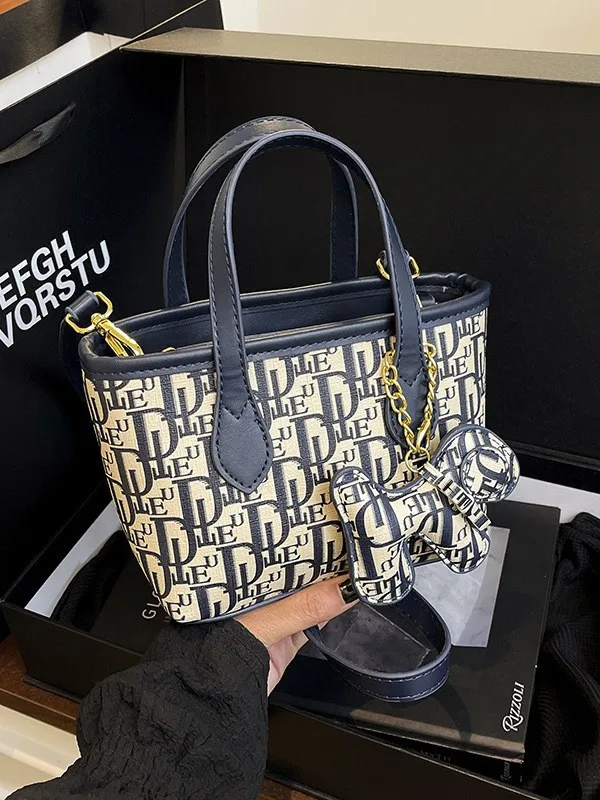 

​2025 New Women's Embroidered Shoulder Bag, Vintage Chic Crossbody Purse Small Boho Handbag with Tassel, Lightweight Versatile​