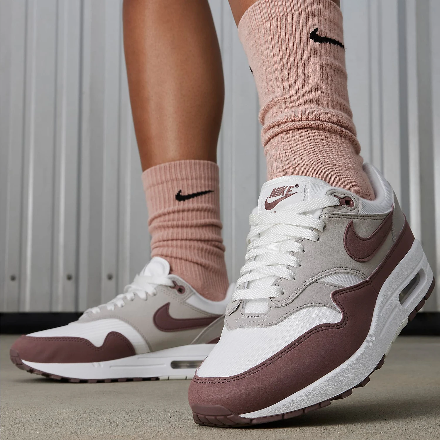 

Официальные женские повседневные кроссовки Nike Air Max 1, с мягкой подкладкой DZ2628-104