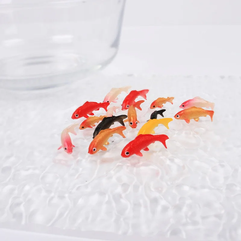 YeulionCraft 5 unids/set modelos de peces dorados de PVC suave Material de relleno epoxi cristal océano resina 3D Mini relleno de modelado de peces