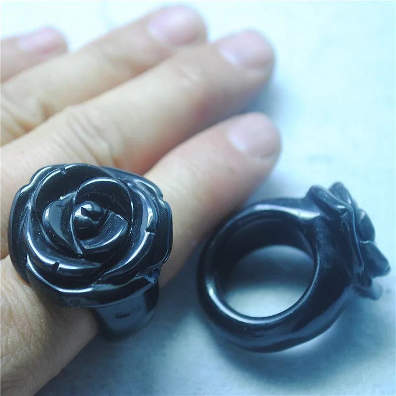 1PCS Hot Womens Rings Flower Shape Natural Carnelian Black Onxy Rose Quartz Material