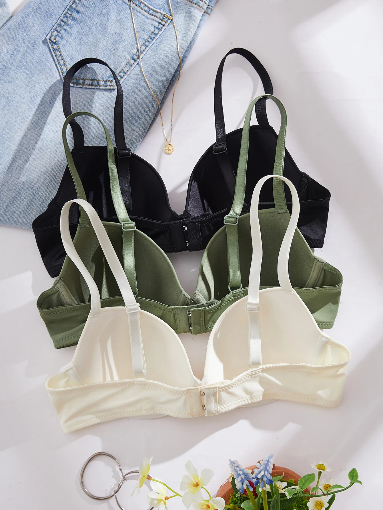 3-Pack of Fashionable Women's Underwear Set Everyday Simple Basic Underwire Bras Supportive and Comfortable Unpadded Women's Bra image 2