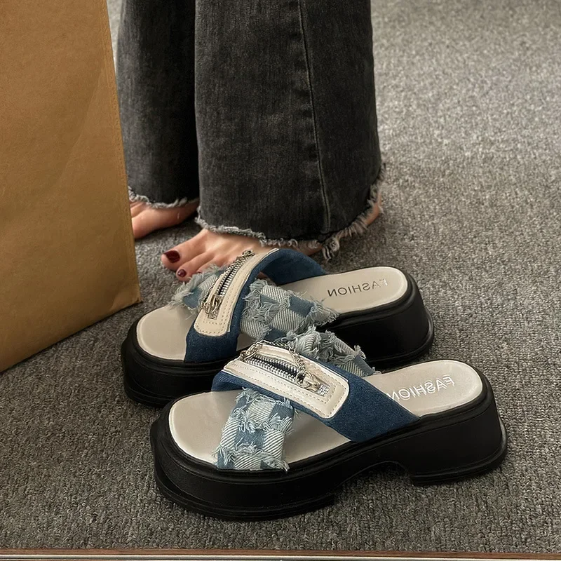 

Thick Soled Slippers for Women Summer Chain Denim Chunky Heel Fashion Cross Slides Open Toe Outdoor Beach Woman Walking Slides