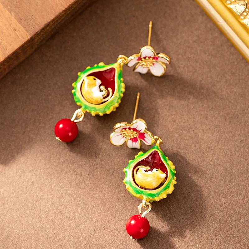 Fashionable, sweet and exquisite hand-painted oil dripping enamel glaze cute little squirrel flower earrings commuter earrings
