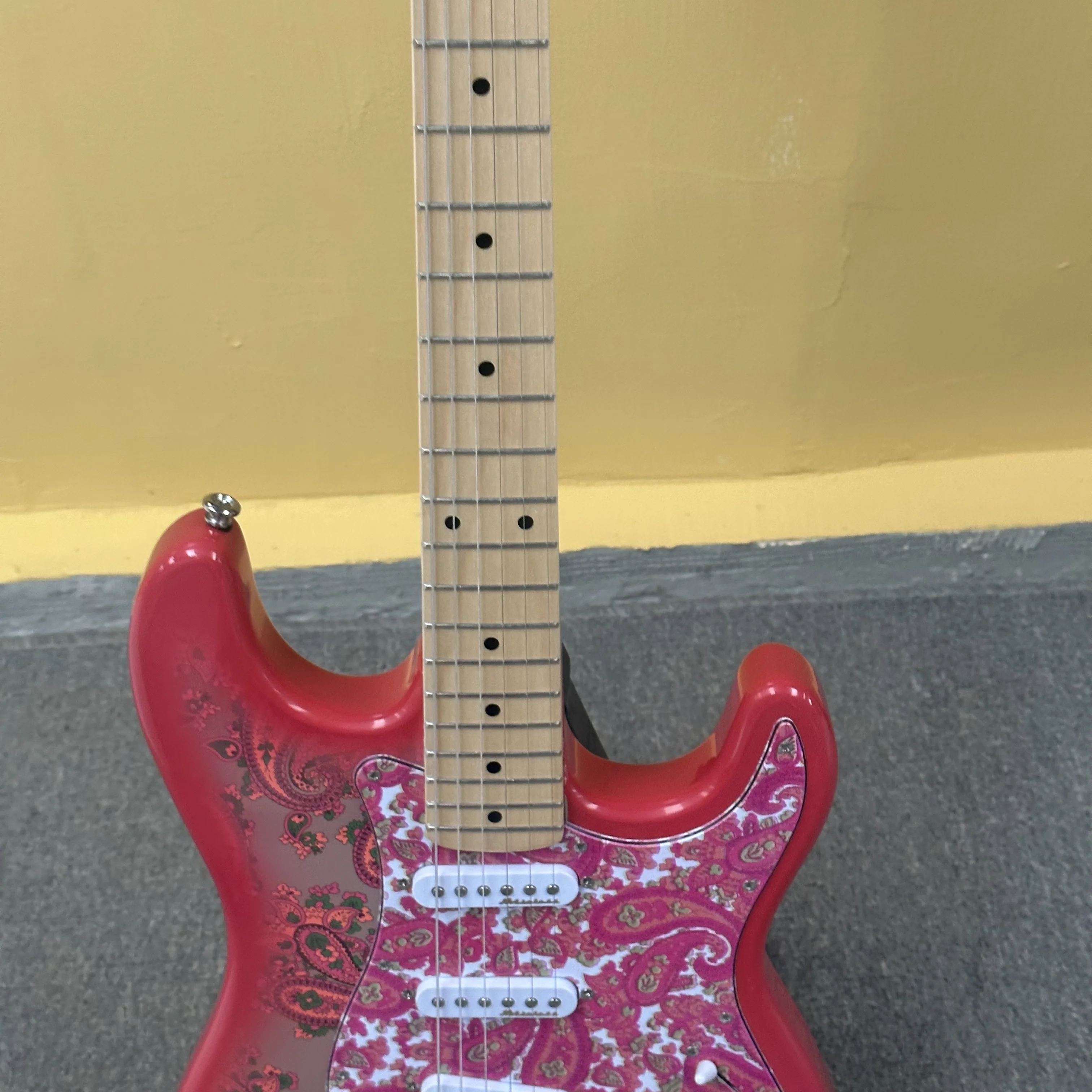 In stock 6 String Paisley Red ST Electric Guitar Maple Fretboard SSS Pickup Guitars Order will be shipped immediately guitarra