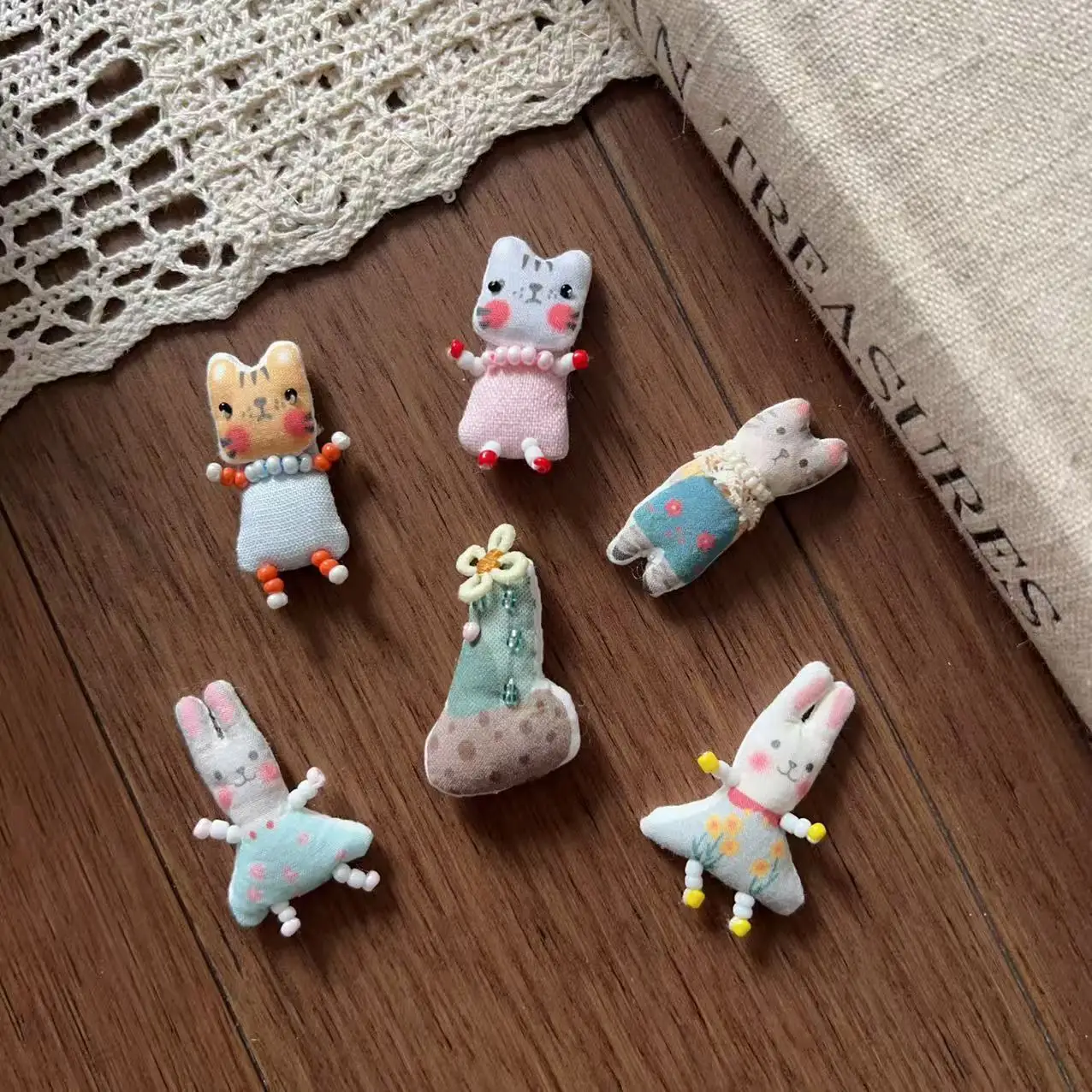 Cute Fabric Printed Small Animal Brooch Pin for DIY Shoes Hat Bag Charm Garment Trim Versatile High Quality