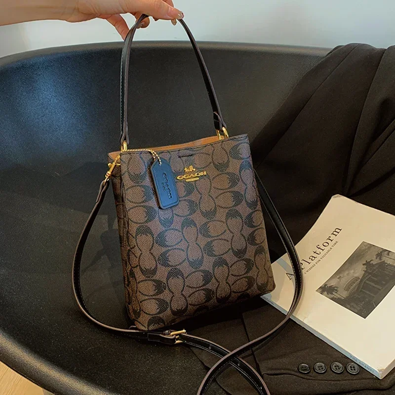 

Classic Paris Fashion Crossbody Bag Women Luxury Minimalist Vintage Leather Clutch Solid Color Commuter Stylish Purse
