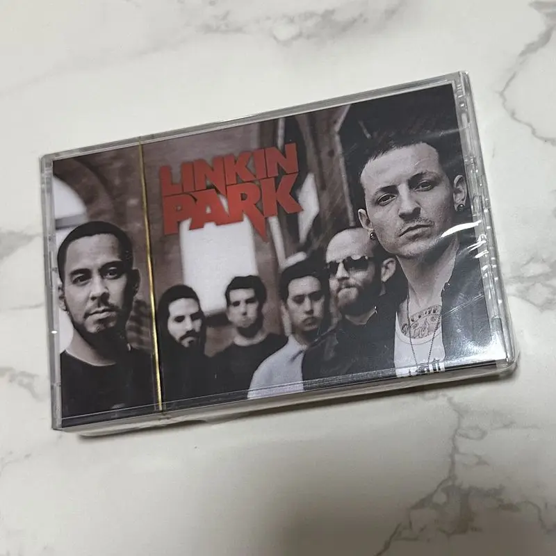 

Музыкальный кассетный альбом группы Linkin Park, абсолютно новый, нераспечатанный, с буклетом с текстами песен, винтажное коллекционное издание, рок.