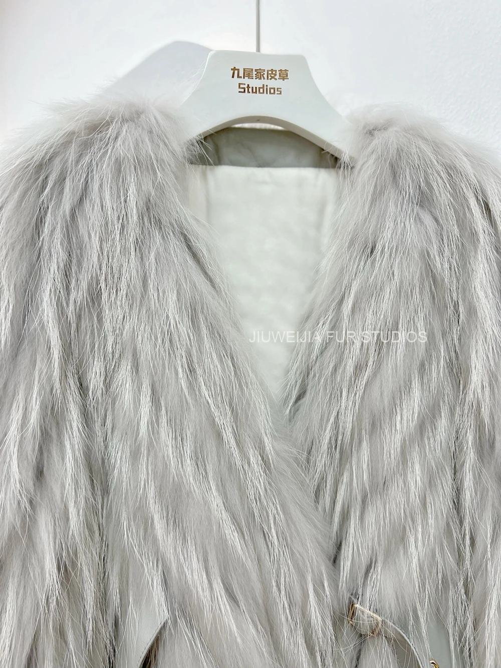 2026 Winter New Fur Strip Sewed Together Short Style Thin Raccoon Fur Fox Fur Coat Young Women's Coat