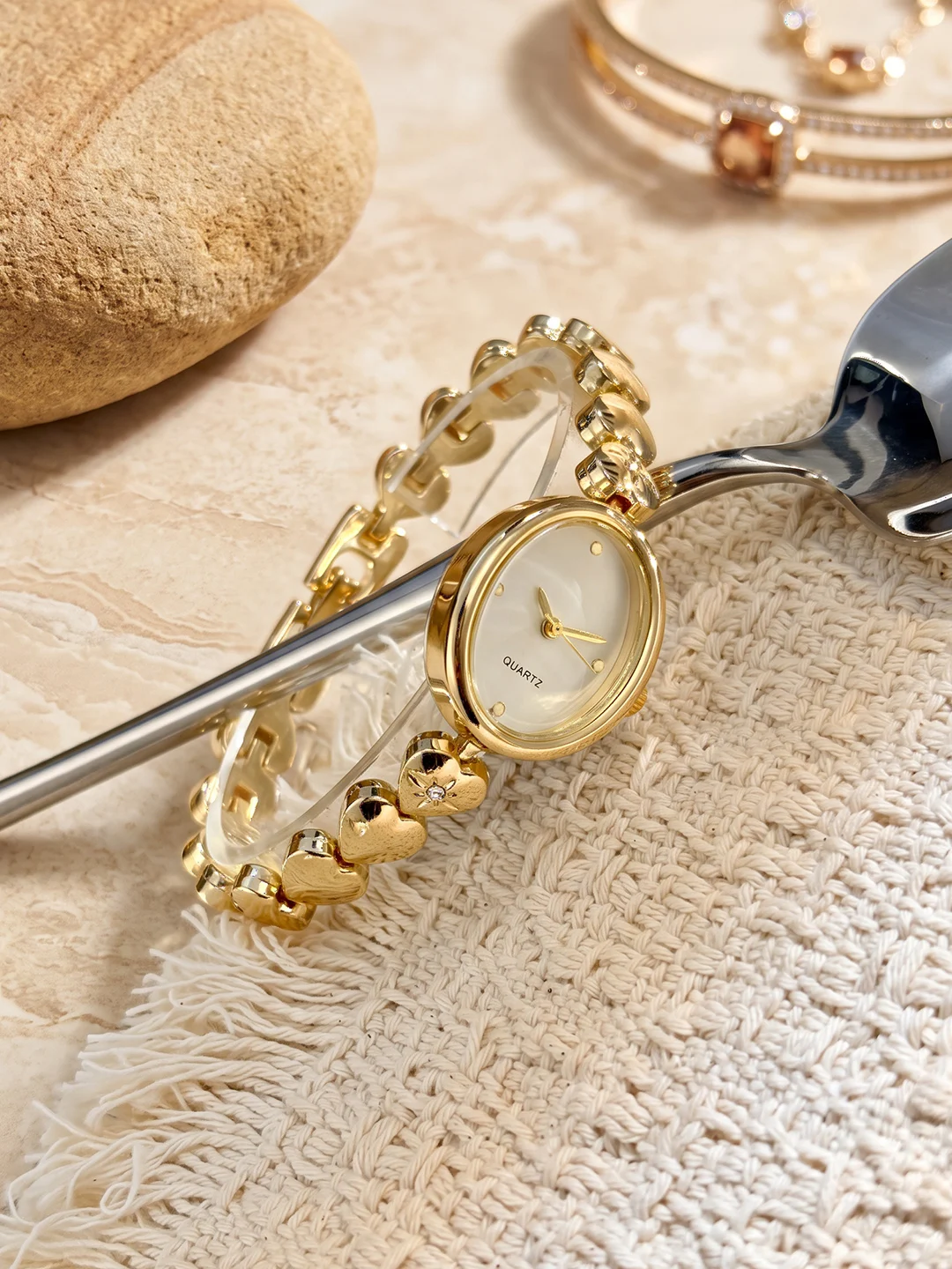 Charming Dainty Oval Dial Heart Chain Bracelet Gold Watch for Woman