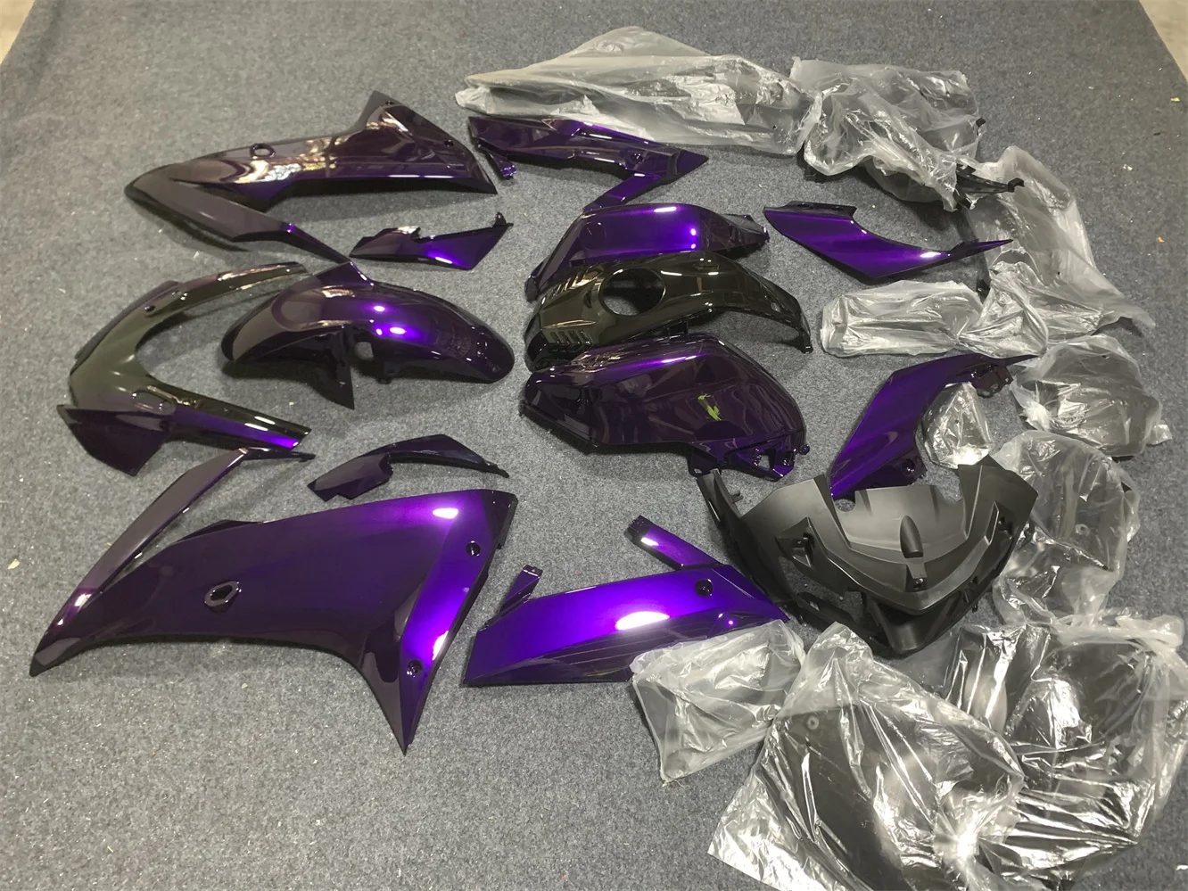 The motorcycle fairing kit is suitable for R15 2019 2020 2021 2022 2023 2024 R125 19 20 21 22 23 purple motorcycle housing