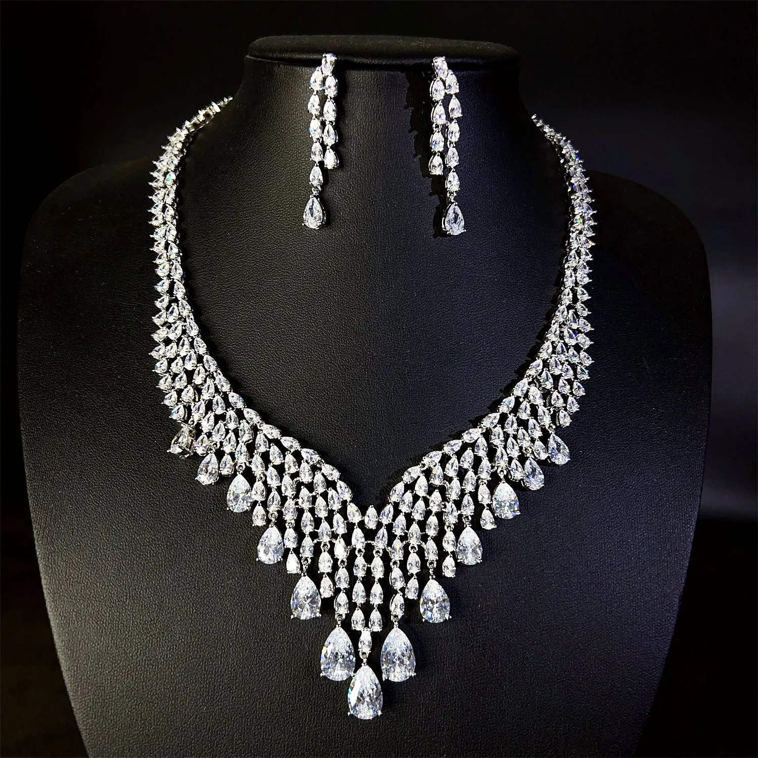 

New Gentle Luxury sliver color Dazzling Necklace Earrings Women's Dress Decorative Jewelry Suitable for Wedding Ball Gift M-847