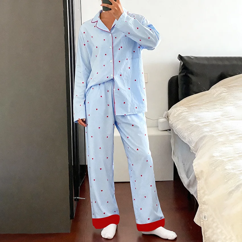 

HiLoc Home Брюки с принтом синего сердца Пижамы для женщин Повседневные рубашки с длинными рукавами и брюками с высокой талией 2 предмета Осень 2023 г.