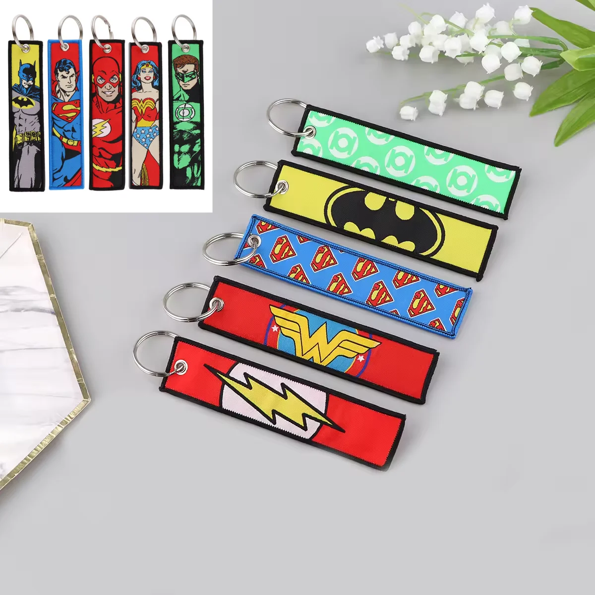 Llaveros bordados de héroe de película, llaveros geniales con etiquetas para llaves para mujeres y hombres, llavero de coche, accesorios de Cosplay, mochila, llavero, juguetes, regalo