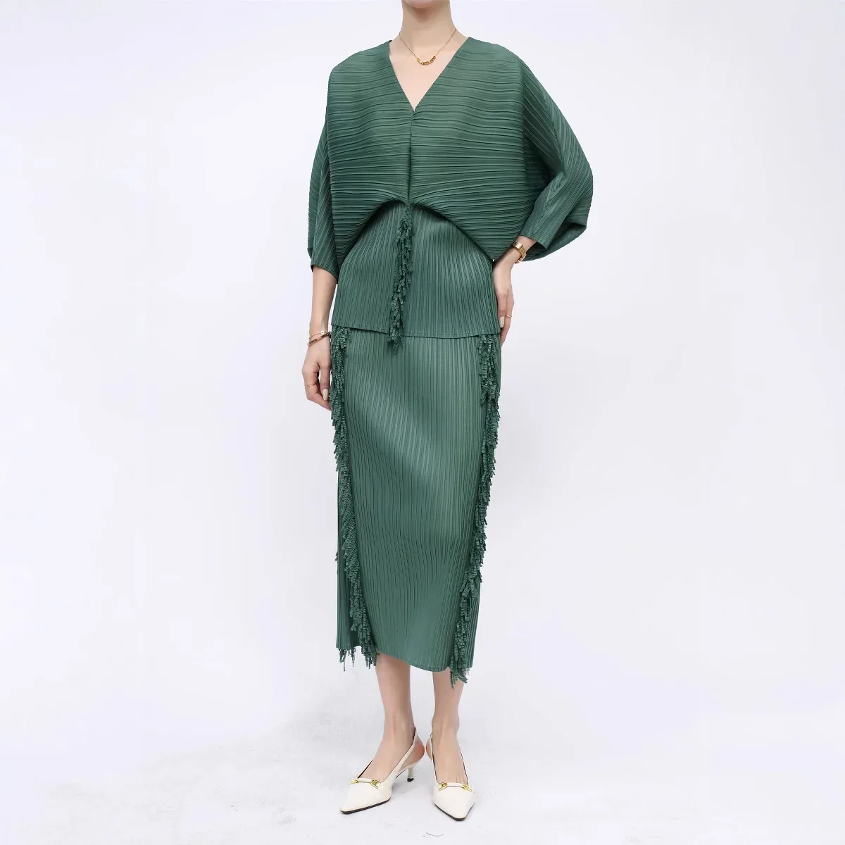 Miyake Folds Spring 2025 New Loose Two-piece Set Bat Sleeve V-Neck Waist Skinny with Fringed Skirt Set Women's Clothing