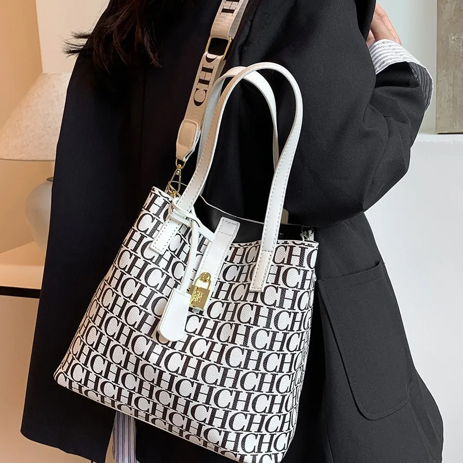 กระเป๋าทรงถังวินเทจปี 2025, กระเป๋าถือหูหิ้วแบบมีลายอักษรสำหรับผู้หญิง, กระเป๋าสะพายข้างลายตัวอักษรแบบลำลอง, กระเป๋าโท้ทอเนกประสงค์สำหรับใช้ได้ทั้งกลางวันและกลางคืน