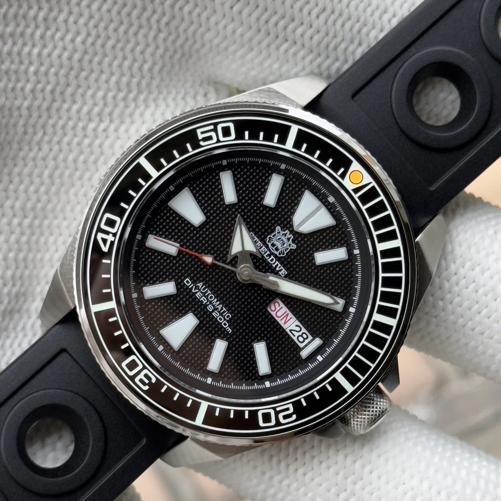 STEELDIVE Nieuw in 2025 SD1961 NH36 Beweging Dagfunctie 43,8 mm kast Keramische bezel-inzet 200 m waterdichte automatische herenhorloges