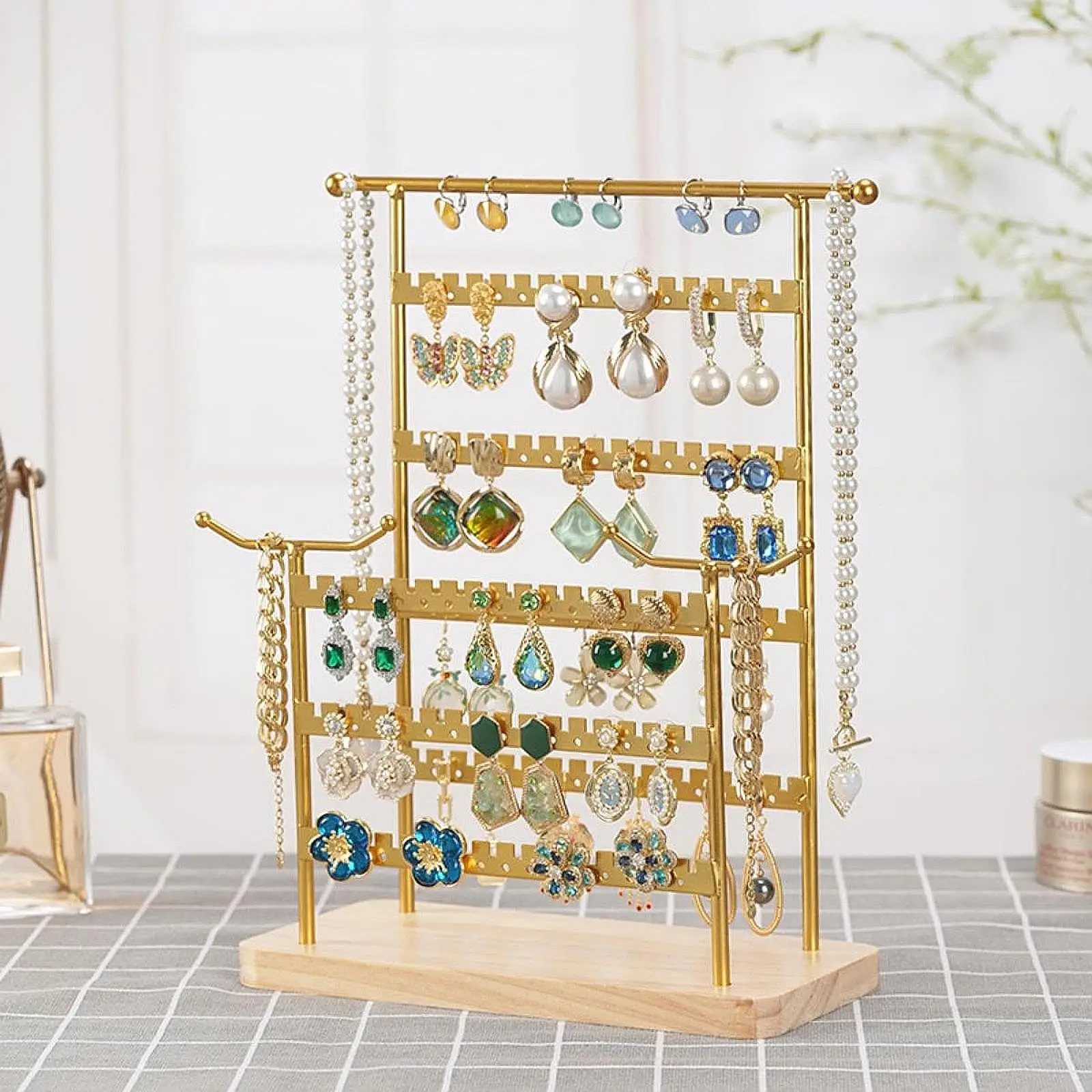 حامل عرض القرط، حامل مجوهرات منظم القلادة، حامل أقراط رف المجوهرات على سطح الطاولة