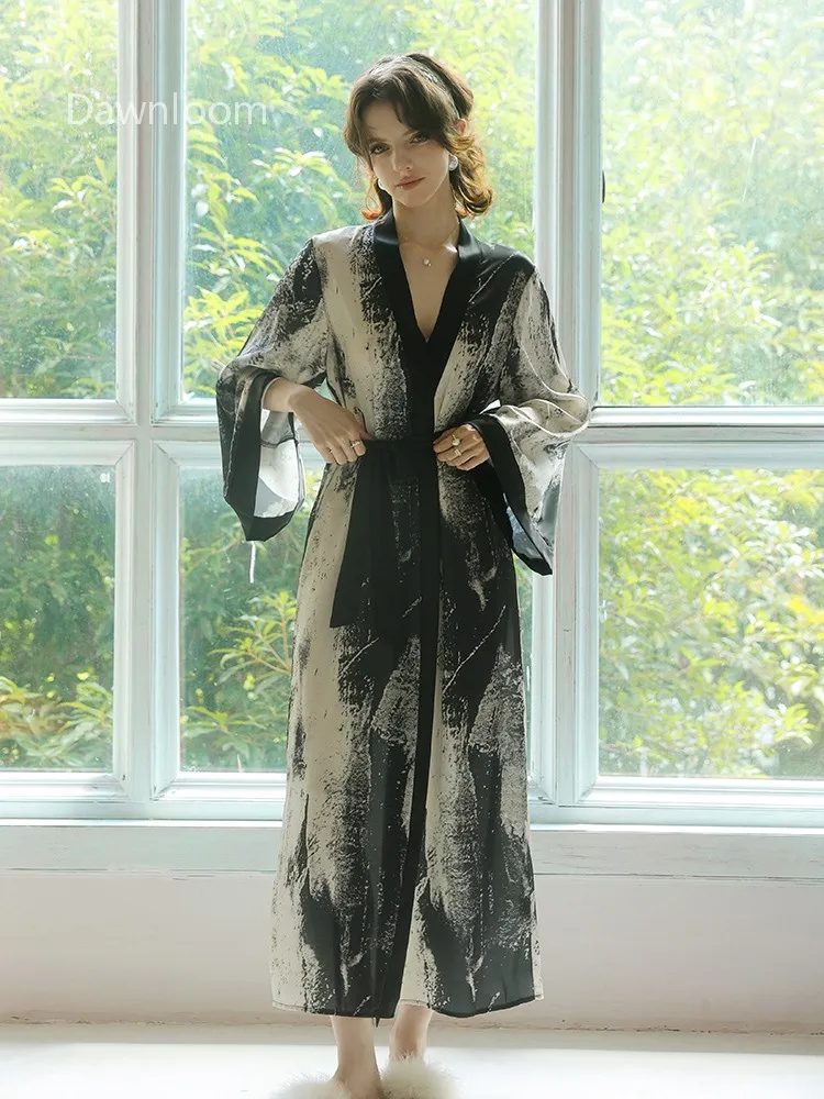 ثوب نوم طويل وطول الفخذ مطبوع بألوان مائية للنساء على الطراز الفرنسي ملفوف بالدانتيل بقصة ضيقة من الحرير ملابس منزلية أنيقة