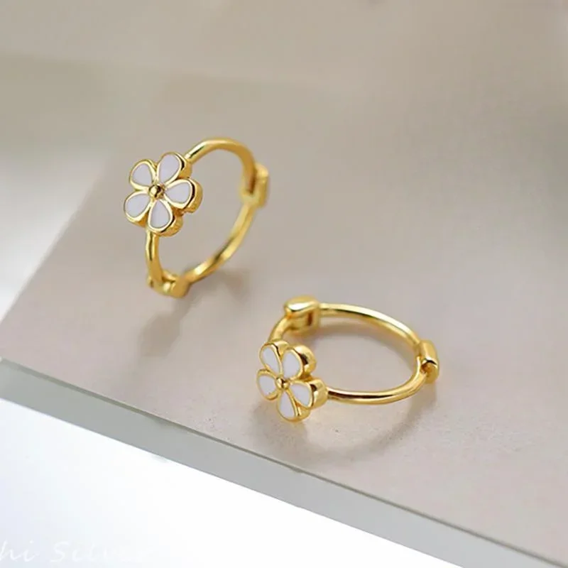 Cute Fresh Daisy Flowers Gold Color Silver Color Hoop Earrings Women Delicate and Elegant Copper Earrings Daily Party Jewellery