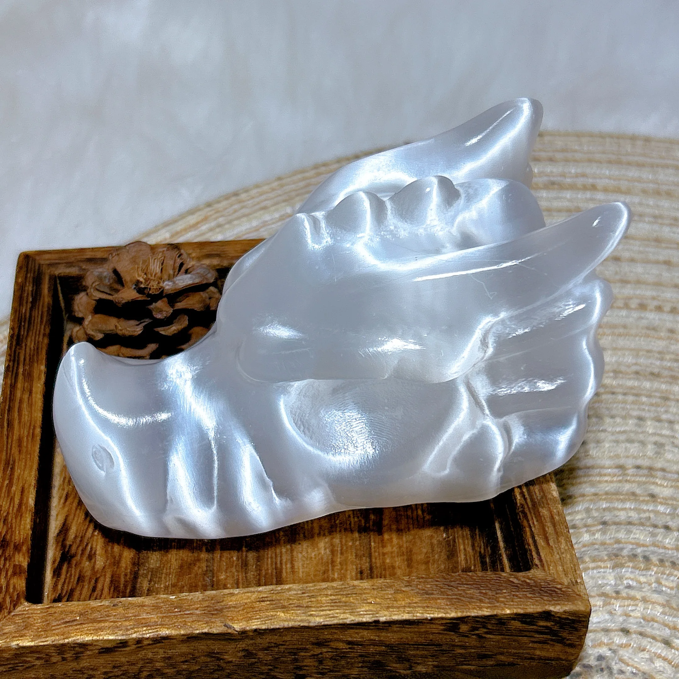 

Healing Natural Crystal Flashy Selenite Big Dragon Carving High Quality Gemstones Mineral Home Decorations Room Decor Gift