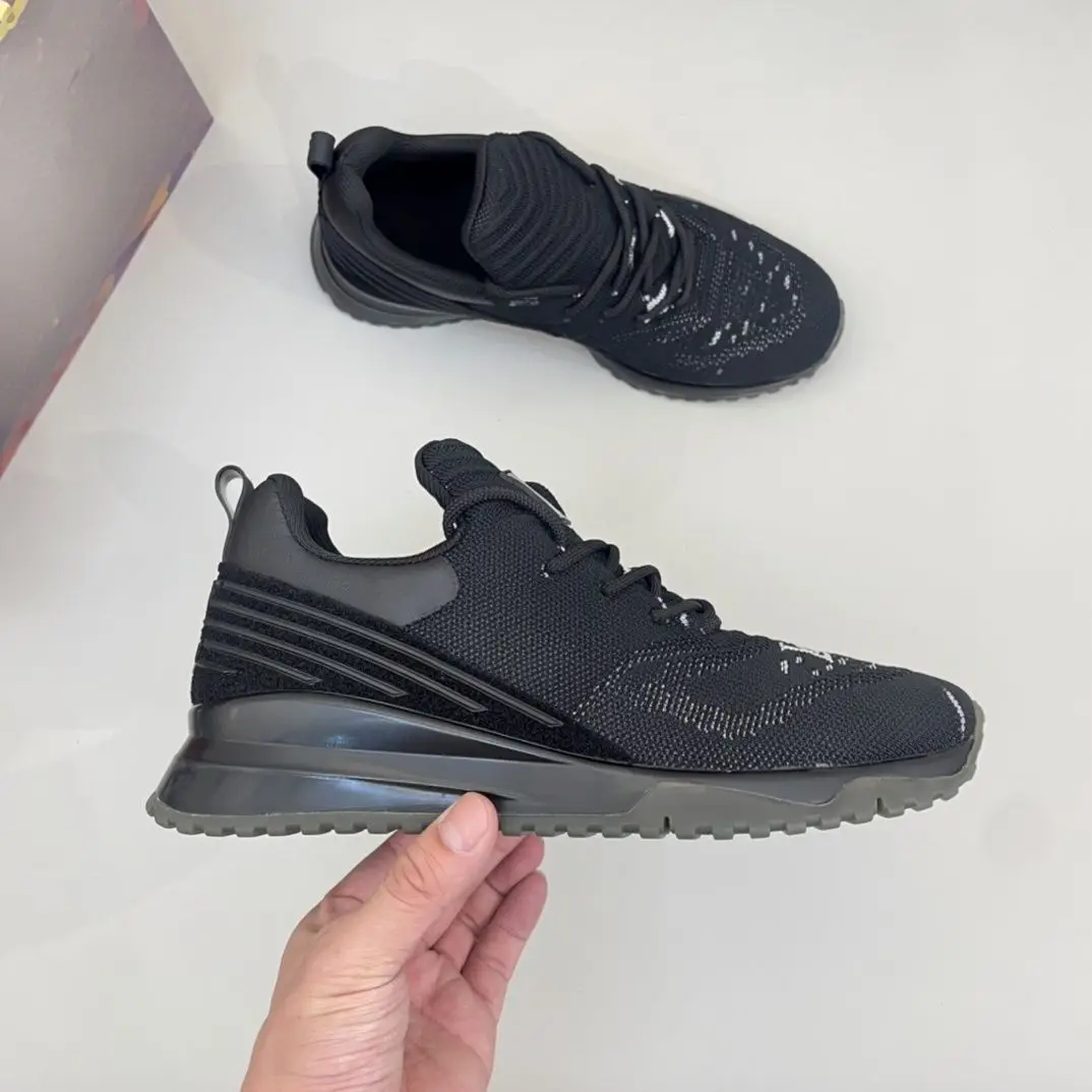 Black and White Line Pattern Unisex Skate Shoes, Thin Breathable Casual Flat Sneakers, Shock Absorbing Anti-slip Skate Footwear, Street Fashion Shoes for Music Festival Visit, Daily Commute and Casual Social Occasions for Men and Women