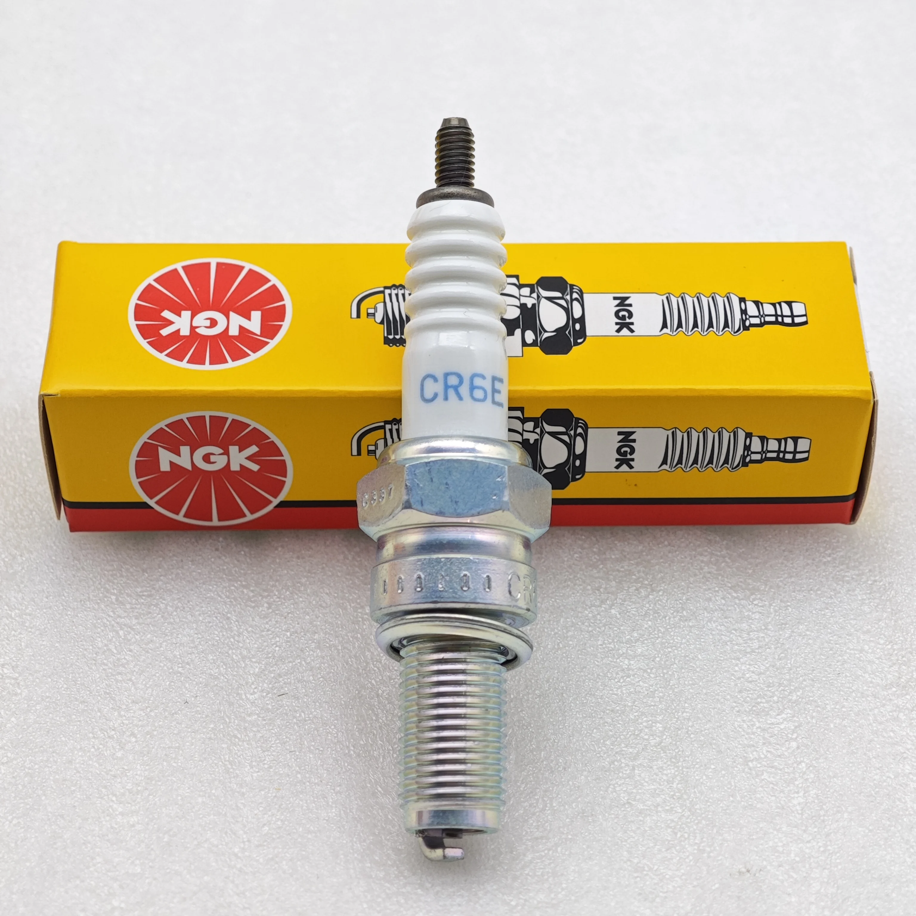 1 pçs original ngk vela de ignição da motocicleta cr6e 6965 adaptar ao gato ártico 400 2x4 4x4 500 700 fis massey fergusson mf400 mf450 mf500