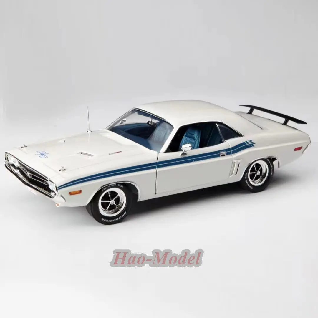 ACME 1/18 For Dodge Challenger R/T 1971 Alloy Diecast Car Model Simulation Toys Birthday Gifts Hobby Display Collection White