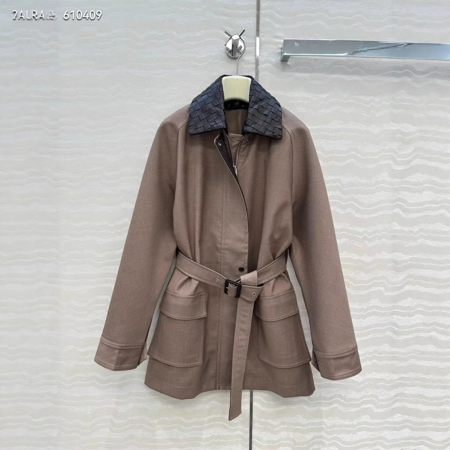 

Loose-Fit Detachable Lambskin-Lined Woven Collar Trench Coat