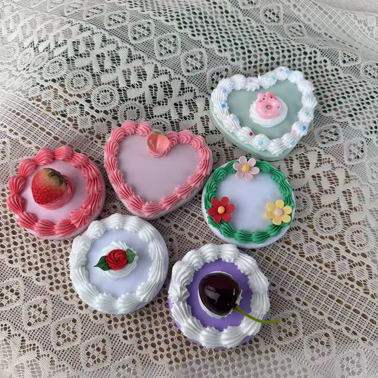 

1pc Portable mini comb pocket mirror brown cute cake heart-shaped design mirror makeup handheld mini pocket makeup mirror
