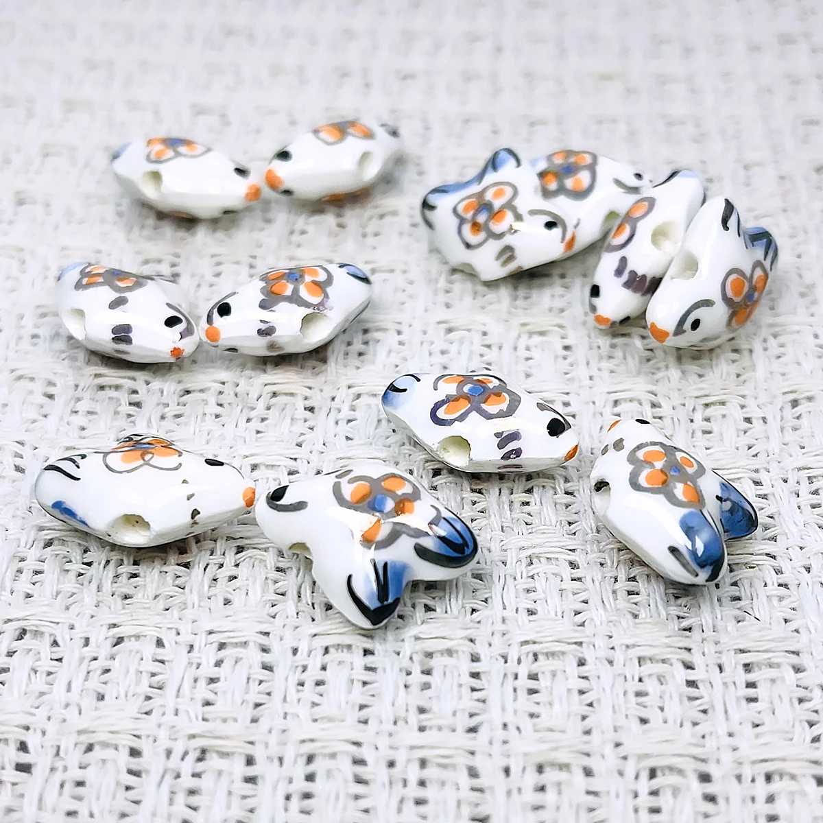 

20x15mm Hand Painted Blue Plum blossom Pigeon Ceramic Beads For Jewelry Making DIY Charms Bracelet Necklace Keychain Gift