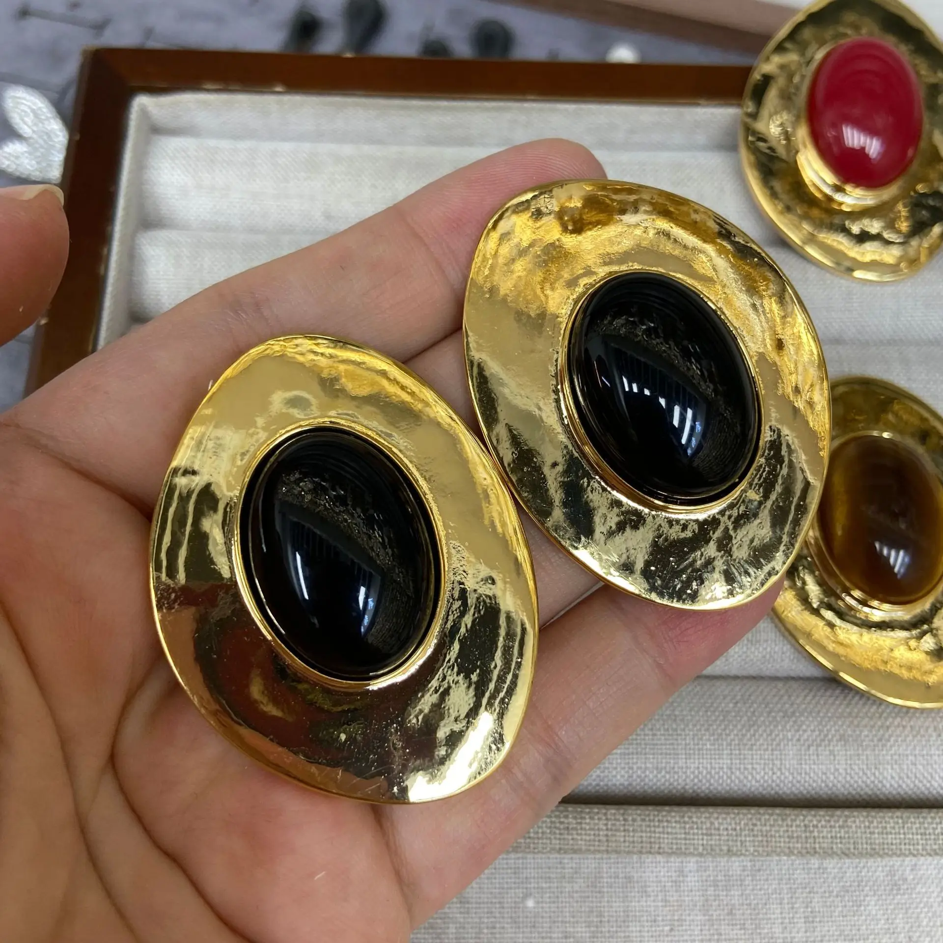 Retro Gold Color Metal Oval Ear Studs Multi Color Glossy Irregular Frame Chunky Statement Earrings Trendy Women Accessories