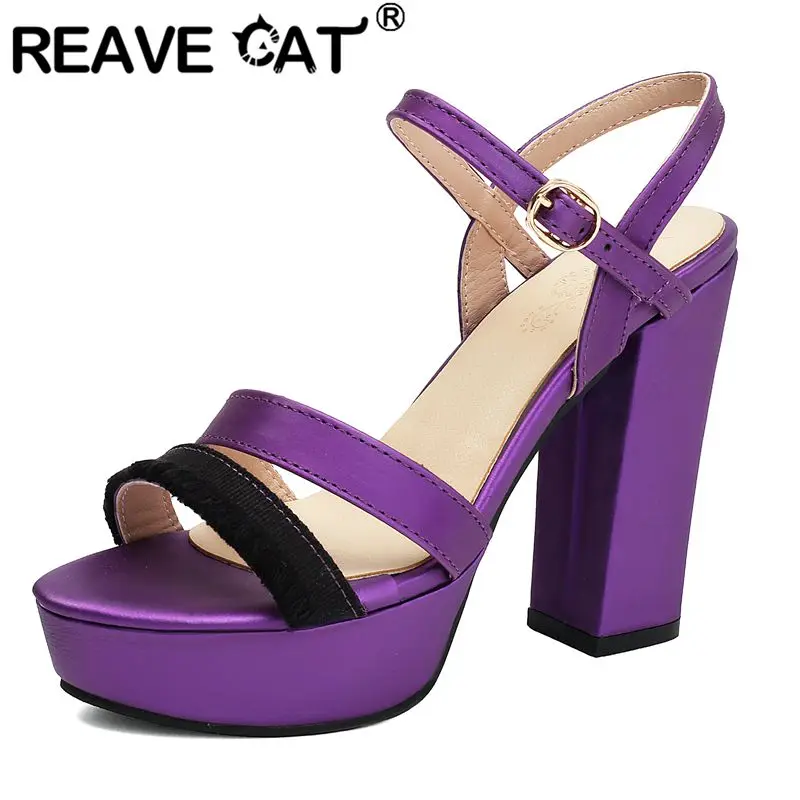 

Сексуальные женские сандалии REAVE CAT фиолетового цвета с круглым носком, каблуком 11,5 см, платформой 2,8 см, ремешком с пряжкой, большие размеры 43, 44, 45, 46, обувь для свиданий