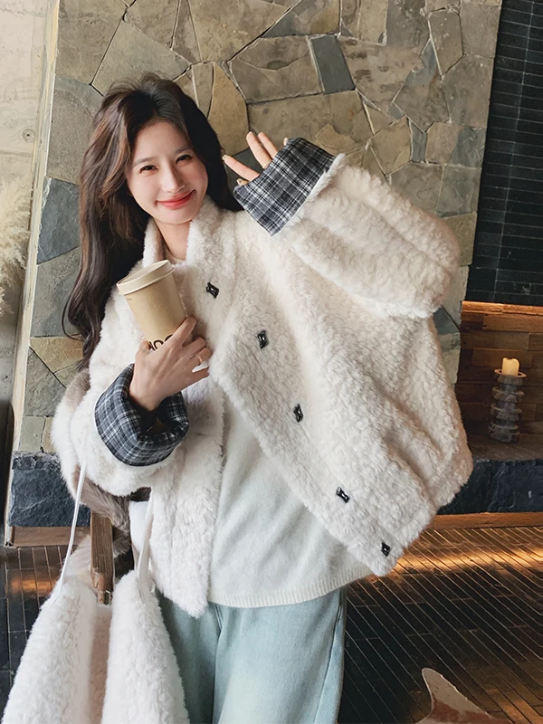 

Утепленная женская куртка из искусственного меха с клетчатыми вставками и отделкой из овечьей шерсти, новая модель для осени-зимы, с интегрированным кожаным и меховым покрытием, пушистая, из овечьего вельвета