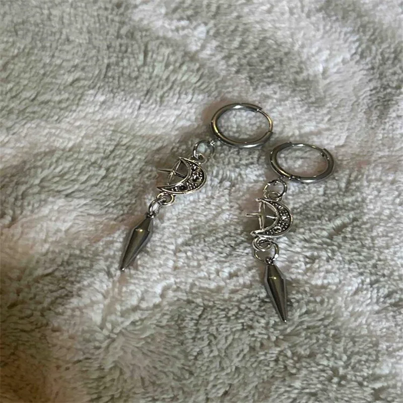 أقراط سبايك، أقراط القمر/النجمة، أقراط فاسق، أقراط قوطية، مجوهرات قوطية، أقراط هوجي، إيمو، بديل، أقراط سماوية