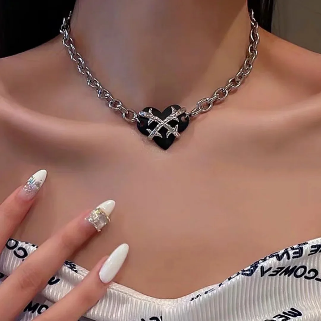 

DUTRIEUX Exquisite Y2K Heart Chain Pendant Necklace for Women Trendy Sweet Cool Hollow Heavy Industry Chokers INS Style Jewerly