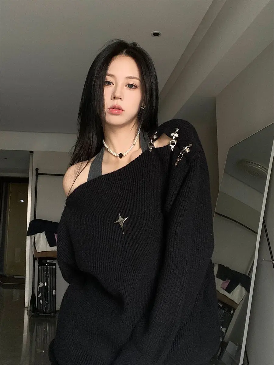 

MANO original airplane buckle spicy girl off shoulder pullover sweater design sense knitted sweater top women's autumn and winte
