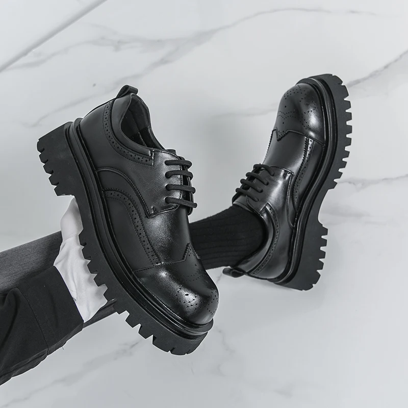 الكلاسيكية السوداء الرجال الخريف مريحة الدانتيل يصل منحوتة أكسفورد أحذية عالية الجودة الرجال سميكة سوليد عدم الانزلاق أحذية من الجلد عادية