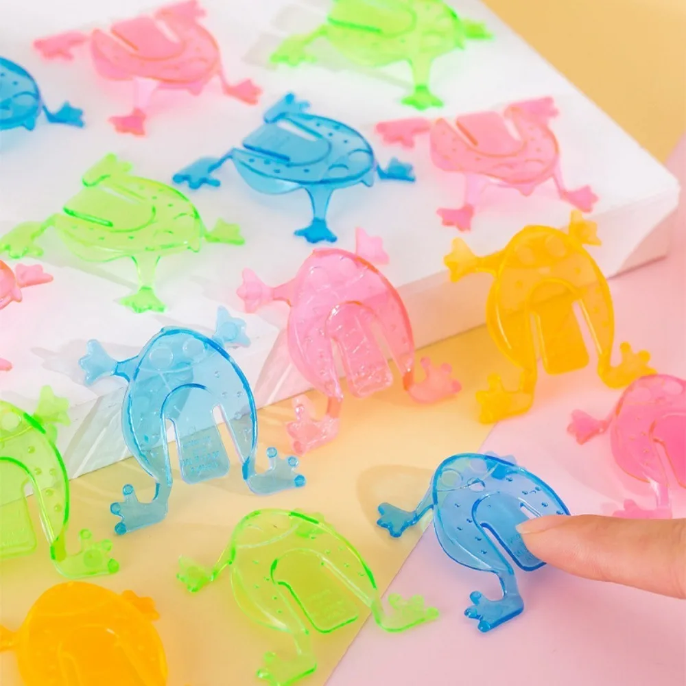 Lustige Plastiks prung frosch farbe zufällige transparente/einfarbige lustige Spielzeuge, die Froschs pielzeug hüpfen