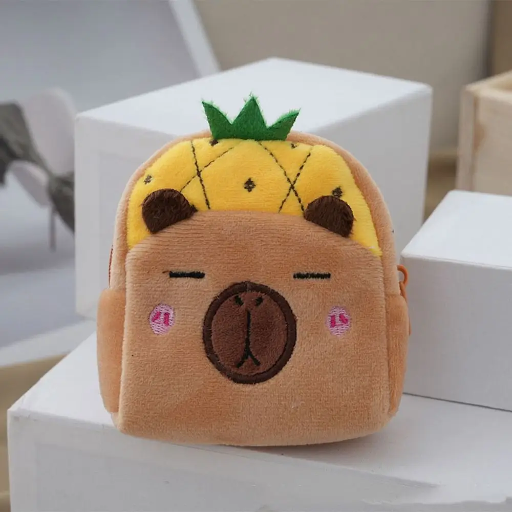 การ์ตูนสัตว์ Capybara ตุ๊กตาเหรียญกระเป๋าสตางค์สับปะรดสตรอเบอร์รี่ Capybara Plush กระเป๋าสตางค์สตรอเบอร์รี่สีชมพู Plush