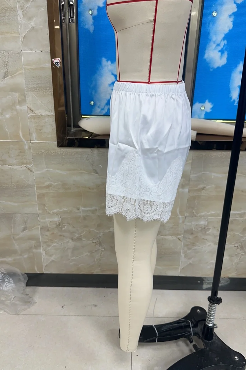 Ivoorwitte shorts met kanten bijgesneden dameskleding zomerstijl ademend polyester mix vrijetijdskleding