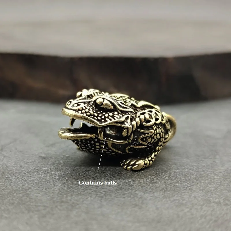 Copper three-legged golden toad bell car keychain brass toad car pendant copper money lucky bell pendant car accessories