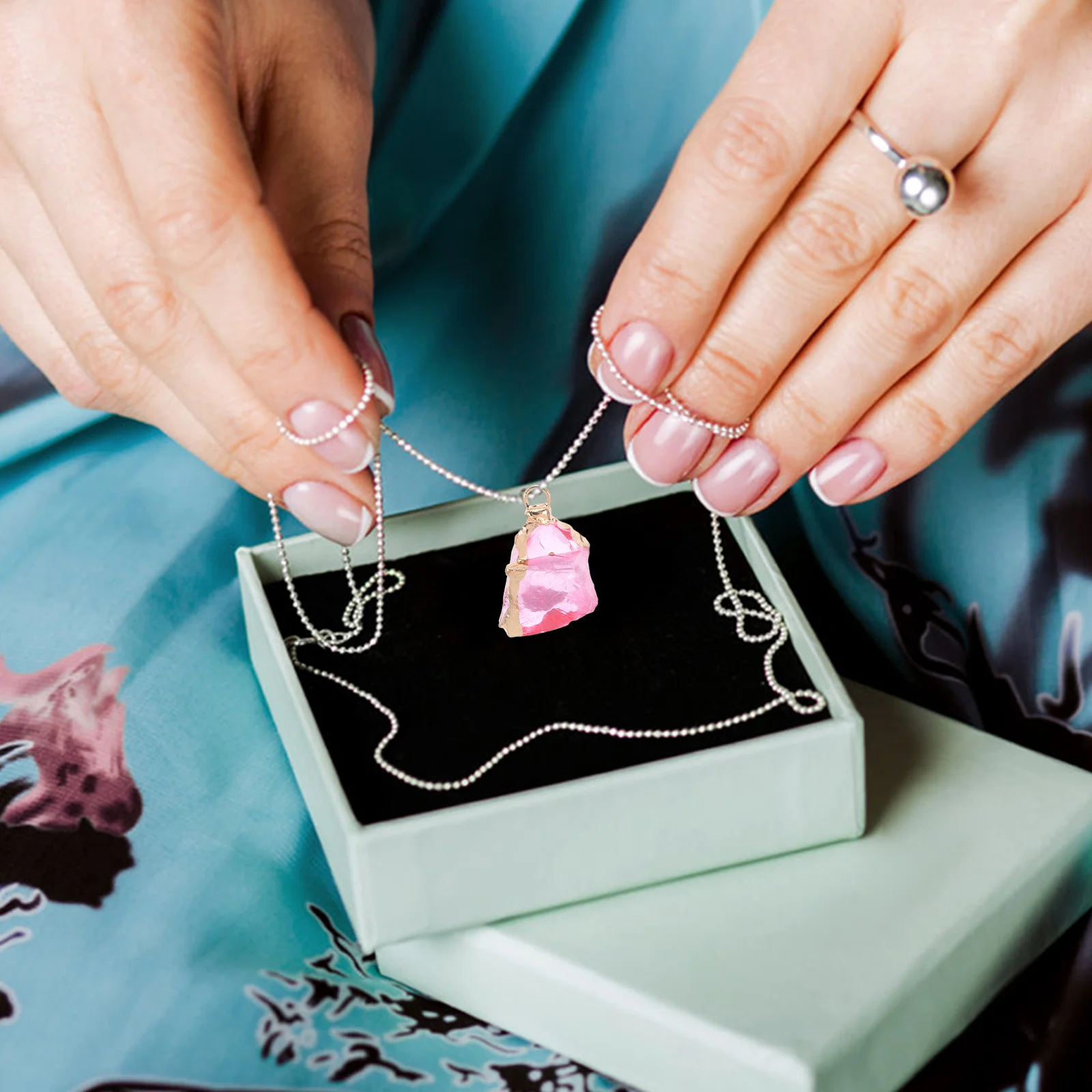 

4Pcs Natural Quartz Crystal Pendants Irregular Gemstone Charms for Necklace Earrings Jewelry Craft Supplies DIY