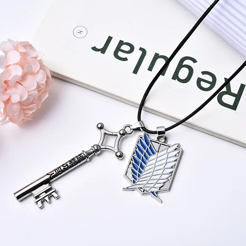 Collar con Colgante de Llave y Logo de los Alas de Reconocimiento de Ataque a los Titanes, Joyería de Anime para Cosplay, Regalo