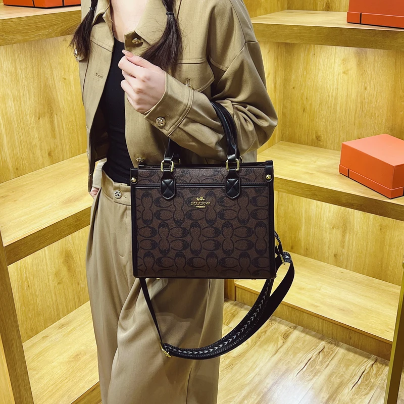 

High-End Minimalist Fashionable Bag With Solid Color Leather Commuter For Women Elegant Classic Paris Show