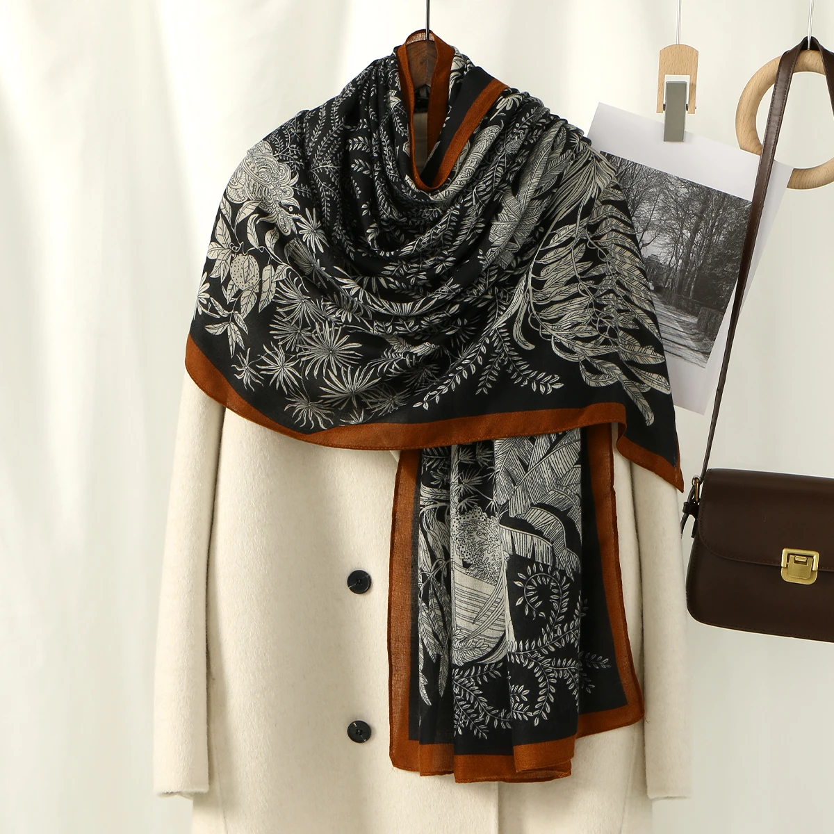 

Хлопковая льняная шаль с принтом листьев, шарф для женщин, мусульманские хиджабы, модные мягкие длинные накидки, женские теплые шарфы, туристическое пляжное полотенце