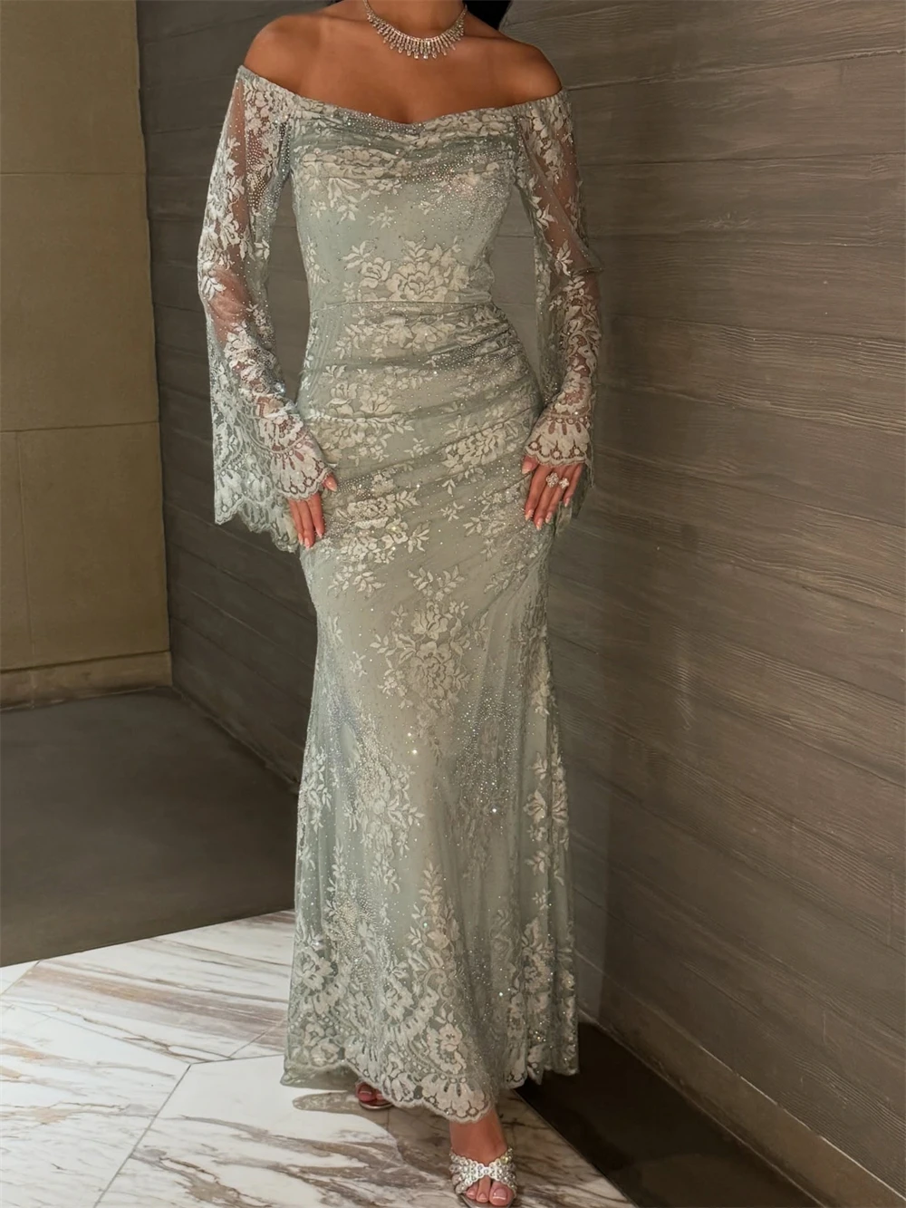 

Customized Classic Green Lace Evening Dress Formal Boat Neck Long Sleeves Celebrity Gowns Sexy Straight Ankle Length Prom Dress