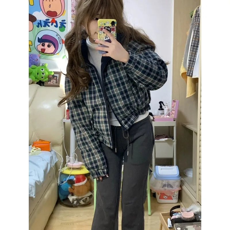 2025 Winter Stand Up Collar Short Parkas for Women with A Sense of Design Wearing Checkered Warm and Thick Jacket on Both Sides